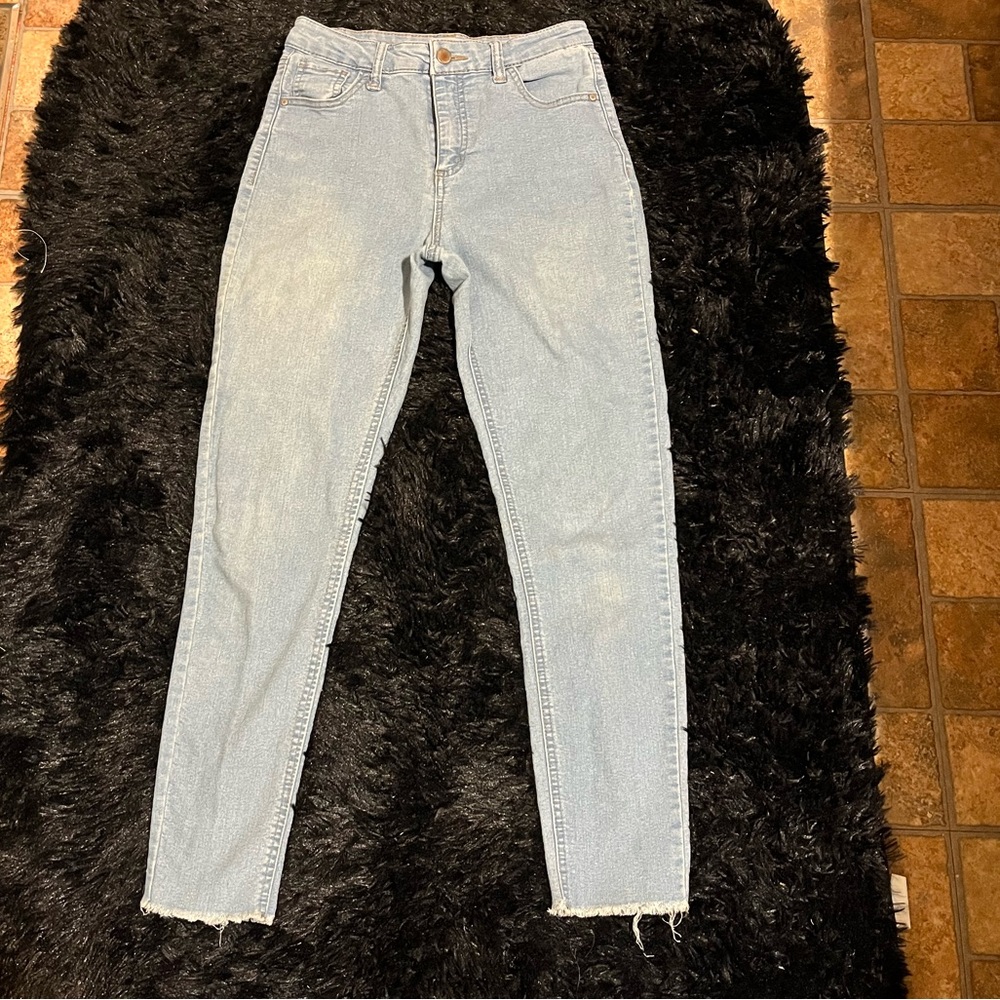 Light wash skinny jeans